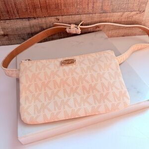 NWOT Micheal Kors Leather Signature Logo Belt Bag in Pink